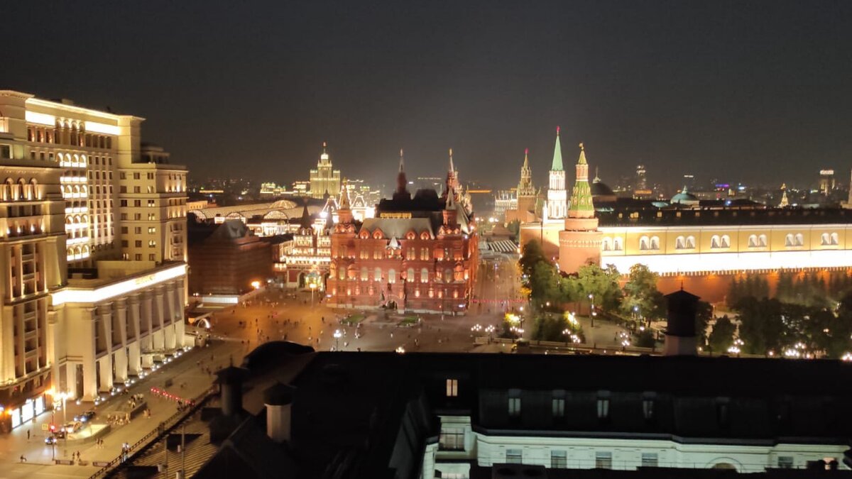 Ресторан с видом на Кремль находится на 12-м этаже гостиницы The Ritz-Carlton