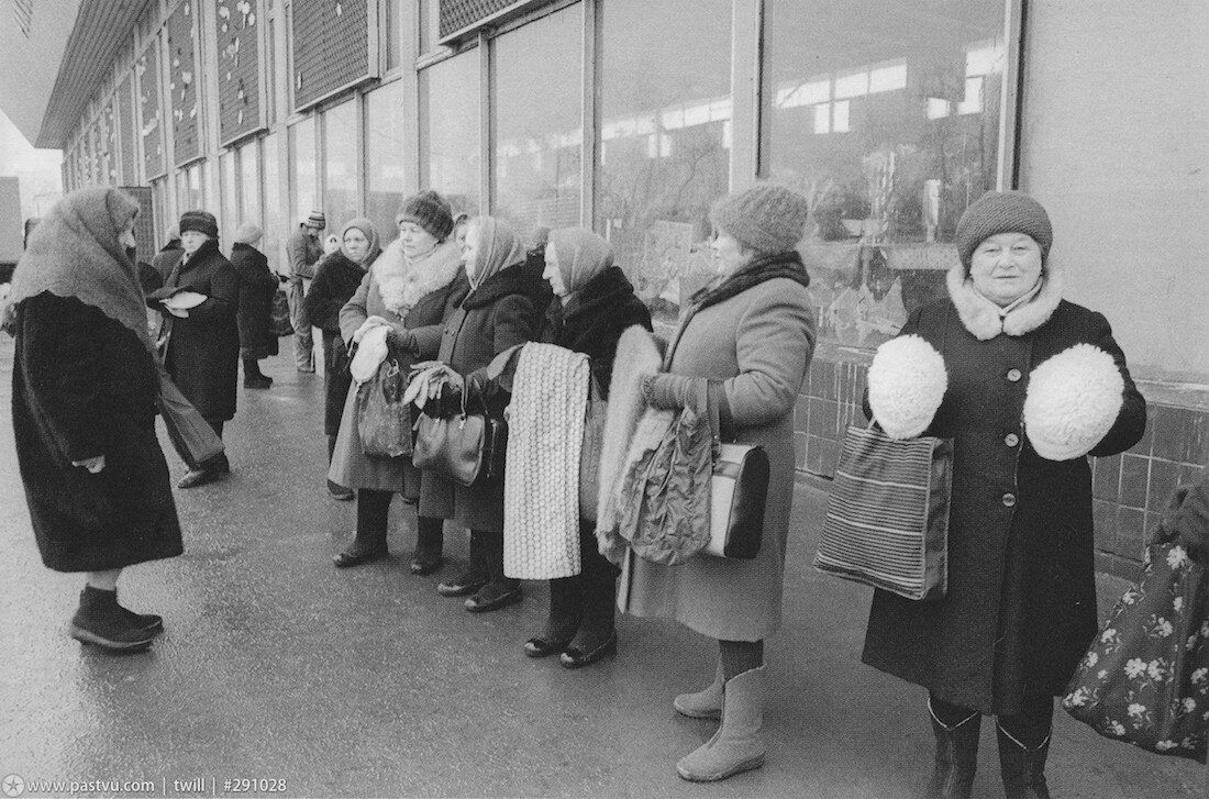 1988 советский союз. Рижский рынок Москва 80е. Рижский рынок в 90-е годы. Рижский рынок в 90-е. Москва 1988.