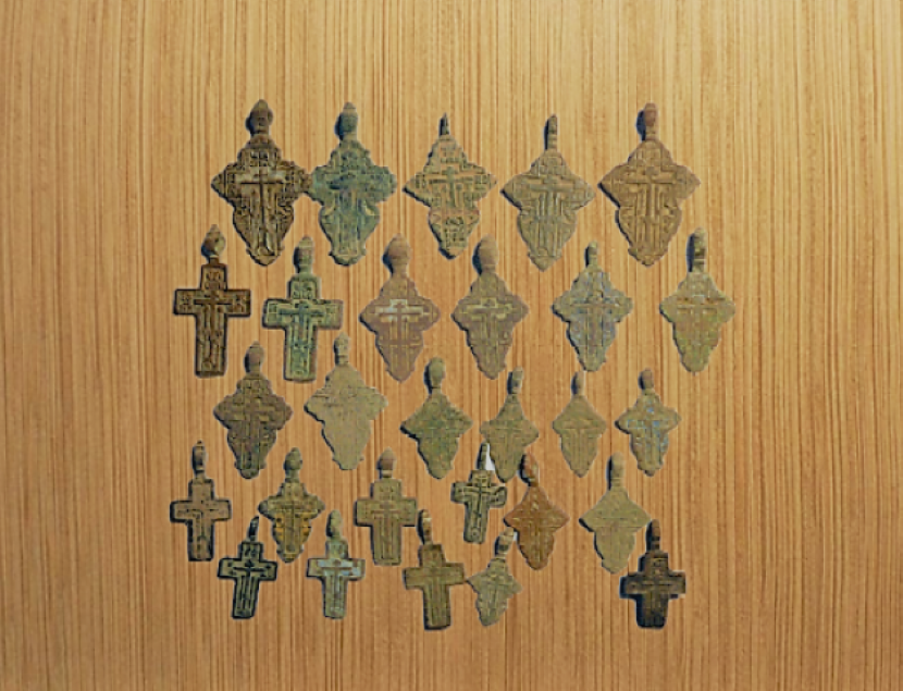 Крестики на столе. 