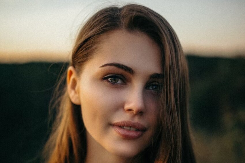 Молодые люди бежали от нее, сломя голову
