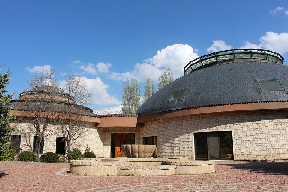     Вилла Гульнары Каримовой в Сиджаке (Узбекистан)  REUTERS