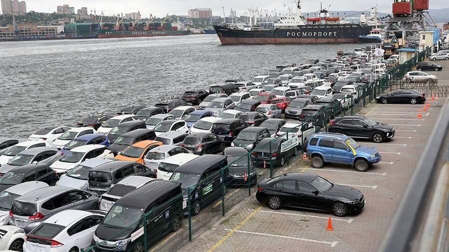    Подержанные японские машины в порту Владивостока