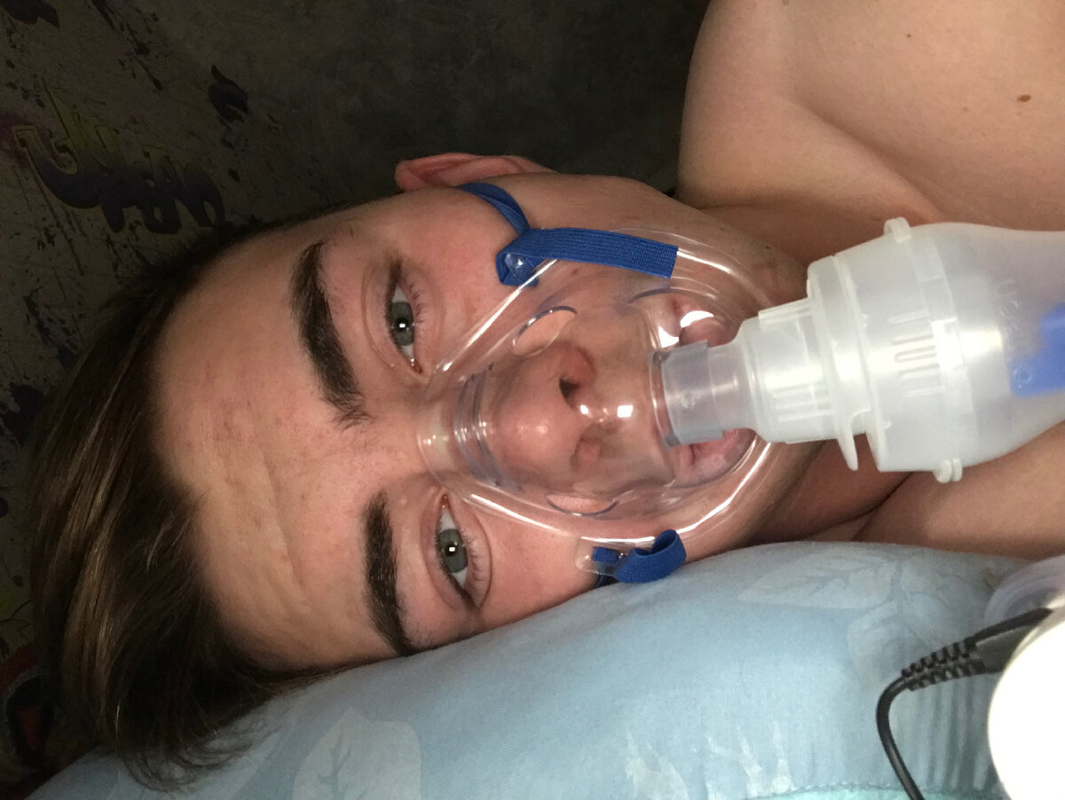 СЫН ЗВОНИТ МАТЕРИ С АРМИИ… — Алло, привет мам, как ты? — Привет сыночек, я хорошо, а как ты? — Я тоже нормально, мам через 5 дней я приезжаю домой. — Я очень рада сынок. — Мам, со мной и товарищ приедет можно у нас пару дней останется? — ДА, конечно, пусть и месяц останется нам не мешает он. — Мам, просто он потерял свои ноги при минном взрыве. — НЕТ, сынок, он будет нам грузом. Через день матери звонят. — ЗДРАВСТВУЙТЕ, ВАШ СЫН СКОНЧАЛСЯ САМОУБИЙСТВОМ… и письмо оставил. «МАМ, Я НЕ ХОЧУ БЫТЬ ГРУЗОМ ТЕБЕ ДО КОНЦА ЖИЗНИ, ПРОСТИ.»