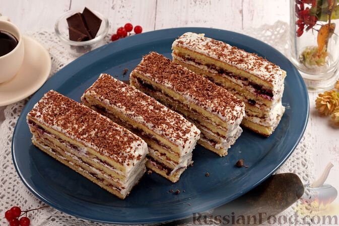 яблочное пюре, яйца, сахар, мука, крахмал картофельный, сок лимона, сливки, творог, пудра сахарная, джем, шоколад