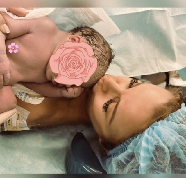 Ольга Орлова с новорожденной дочкой