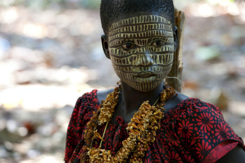 Типичные для племени узоры на лице юноши. Источник: https://bigpicture.ru/?p=1067469&fbclid=IwAR1a3cgXVw-JIxFl-dPGoMXsB45sIuTeVqqEDF4Y1XBlYnLqLs65VaCUoZI