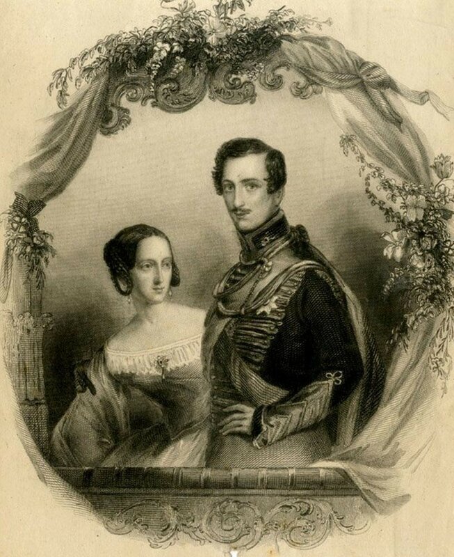  Великая княгиня Мария Николаевна, сестра Ольги  со своим супругом Герцогом Лейхтенбергским. Сестры были дружны. Это литография " свадебного портрета хранилась в архиве Ольги Николаевны, в ее доме.