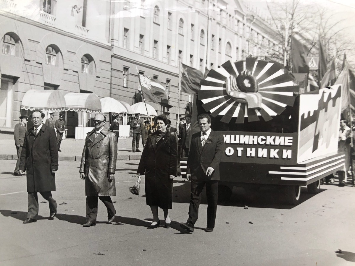 Николай ХИЛЬКО на демонстрации (крайний слева)