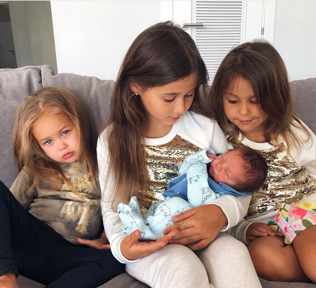 Сестренки с Давидом.