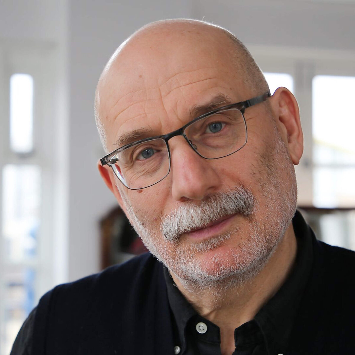 «Страдания — это прекрасно, но людям хочется и отдохнуть». Борис Акунин, источник: bbc.com