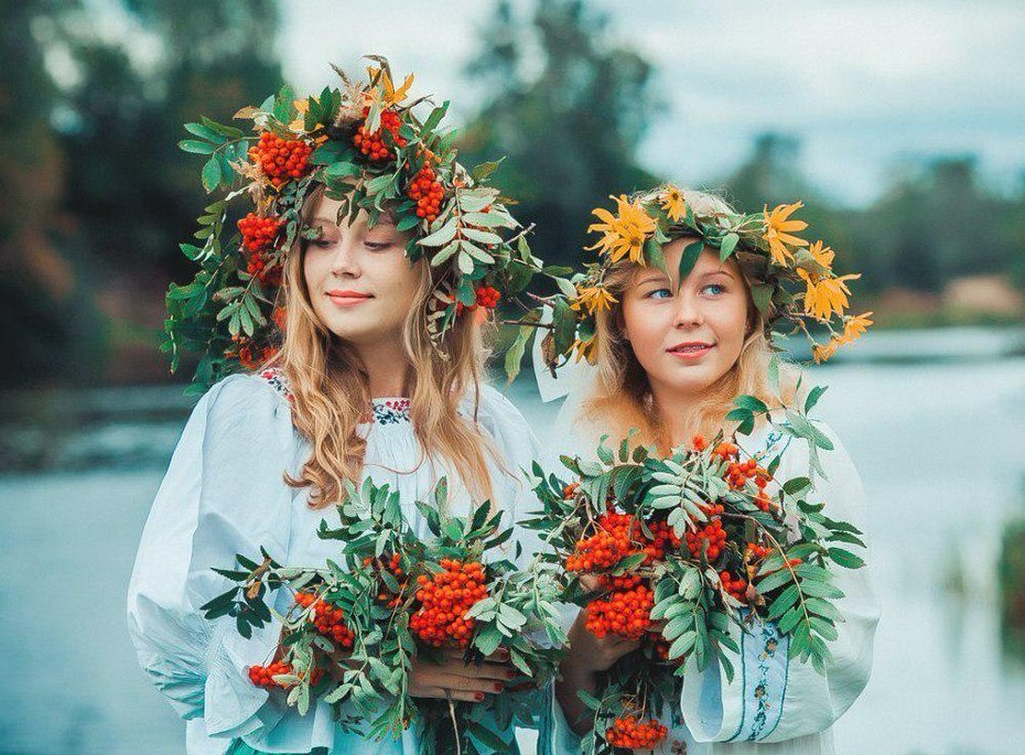 Ой купало. Венок на Ивана Купала. Праздник Ивана Купала венки. Фотопроект Иван Купала. Праздник Ивана Купала венок.