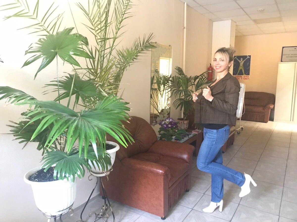 Это я - вечно озабоченная лишним весом дама переходного  возраста