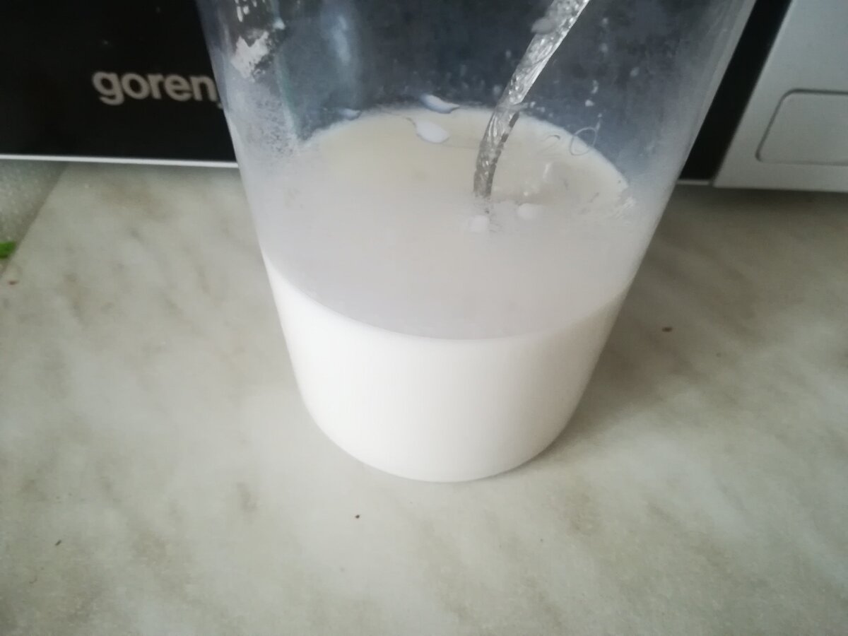 Ингредиенты:
1 литр молока
3 ч л растворимого какао порошка
3 ст л сахара-2