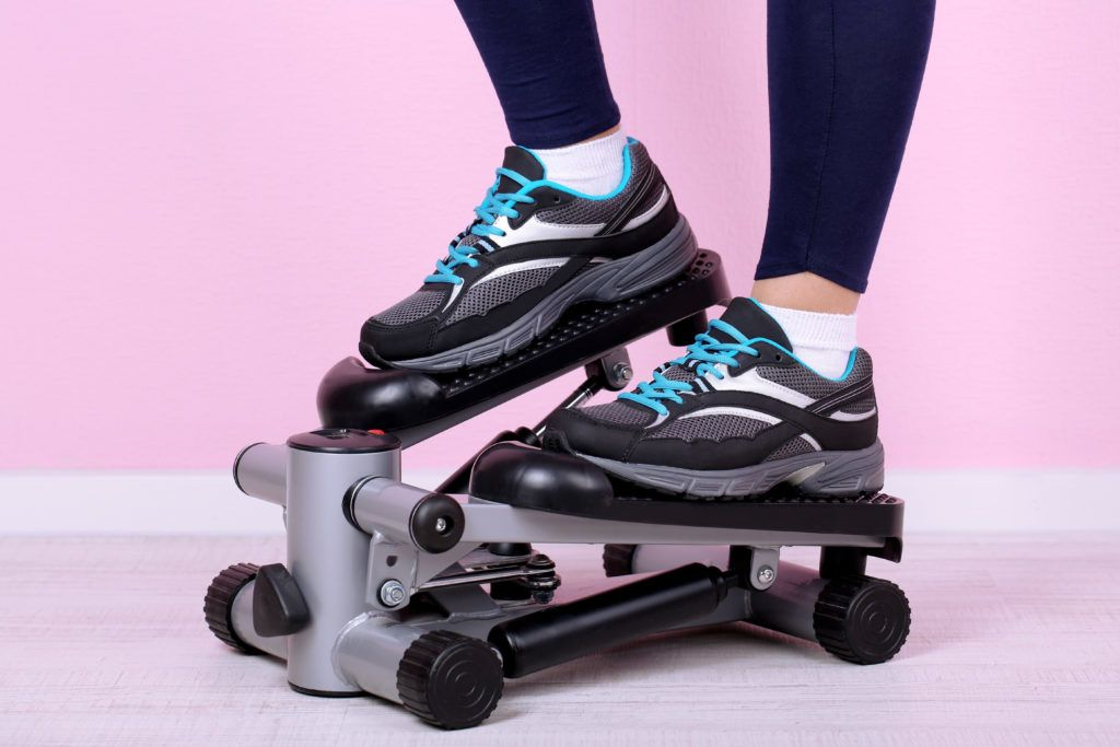 Тренировка на степпере. Степпер с 211 степпер торнео. Как правильно заниматься на степпере. Как правильно заниматься на степпере. Степпер для похудения.