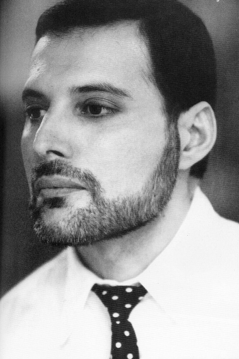 Фредди Меркьюри резко сменил свой имидж из-за болезни в 1989 году.