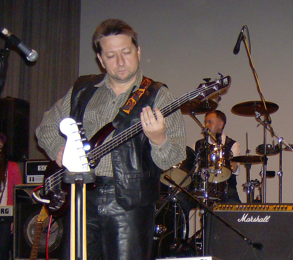 Автор на концерте в ДК "Юность" новосибирского Академгородка (XXI век)