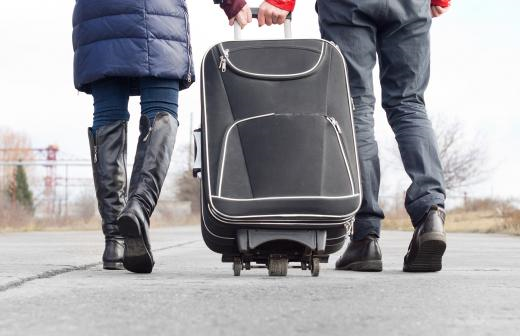 Собрали вещи и уехали подальше от всех, чтобы начать все заново! (взято на просторах интернета)