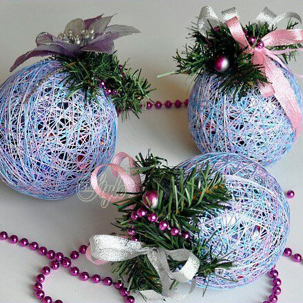 Новогодние шары на ёлку своими руками - 40 поделок из лент, ниток