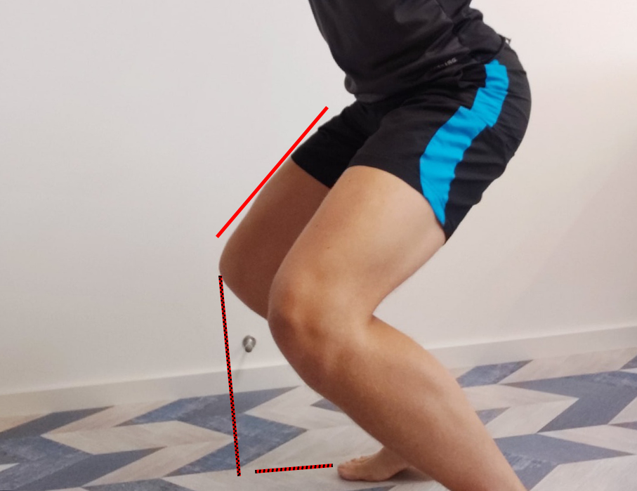 Неверная техника приседаний. Колени выходят за пальцы ног.