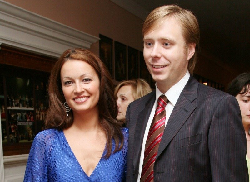 Масляков-младший со своей женой (источник фото https://public.li1.tabolabs.com)