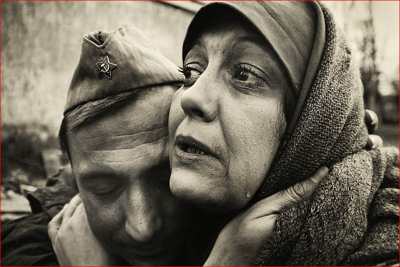 Вайны семьи. Матери Великой Отечественной войны. Мать солдата. Плачущая мать.