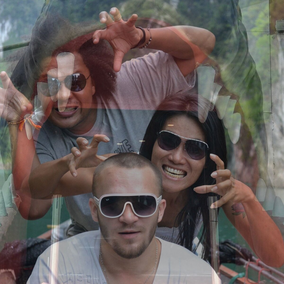 Не нашёл подходящей фотки, поэтому сымпровизировал из того что было