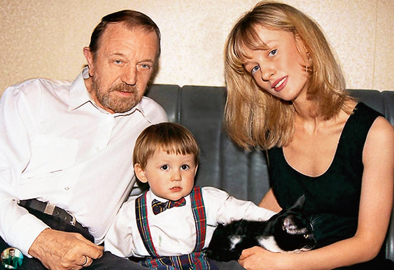 Анаталий-сын-жена