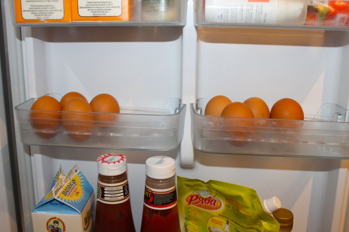 Почему сырые яйца нельзя хранить в холодильнике