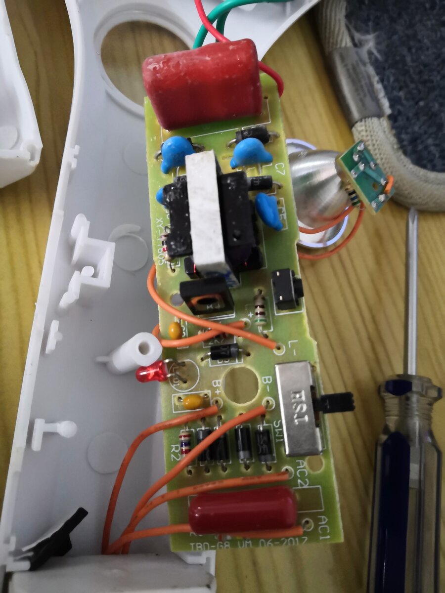 Внутренности мухобойки