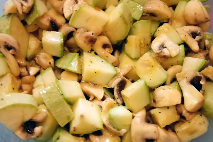 и добавила три яйца, яиц можно больше.