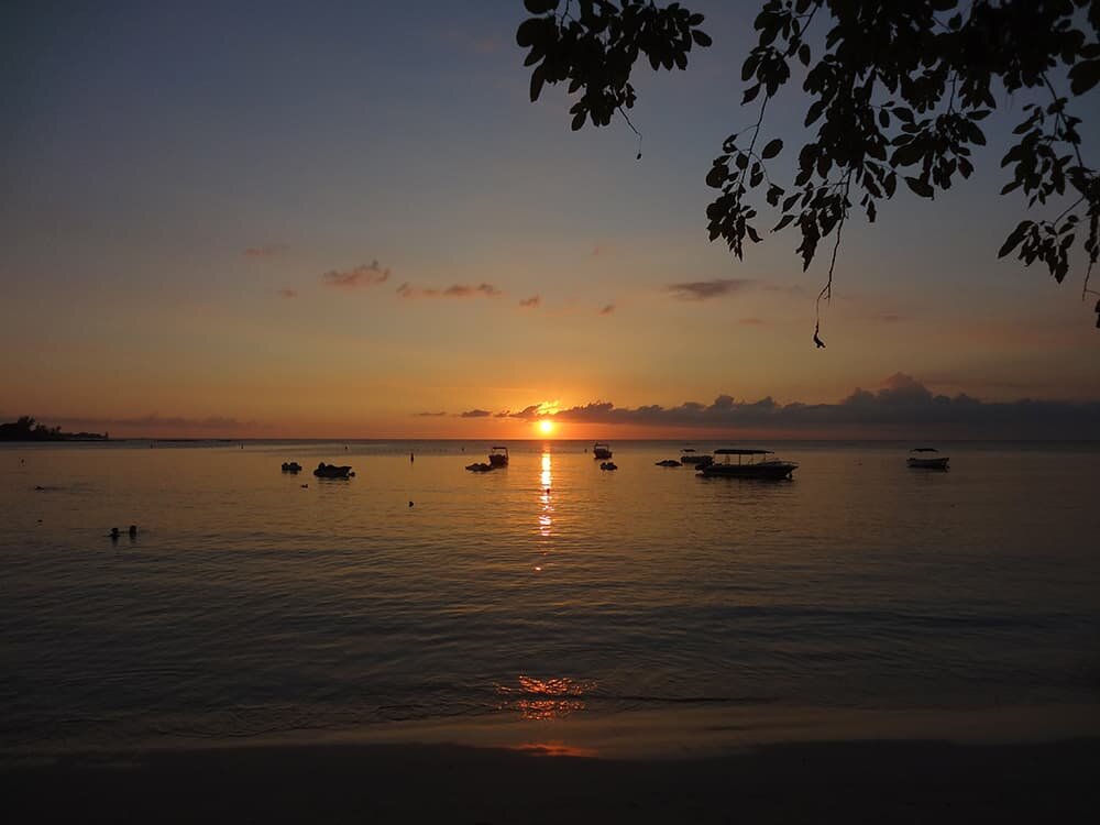 Маврикий, закат в Индийском океане. Фото: Анна Кривова / https://travelunlimited.ru