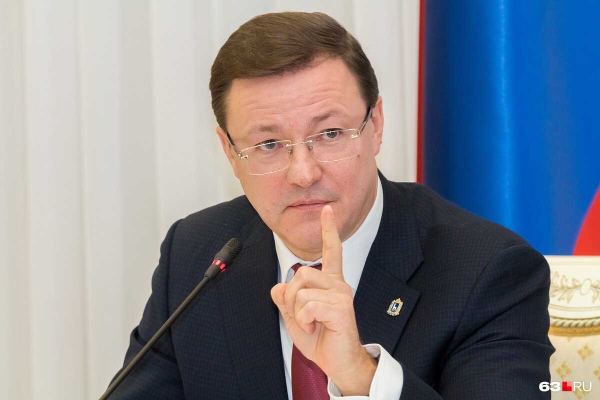Губернатор Дмитрий Азаров.