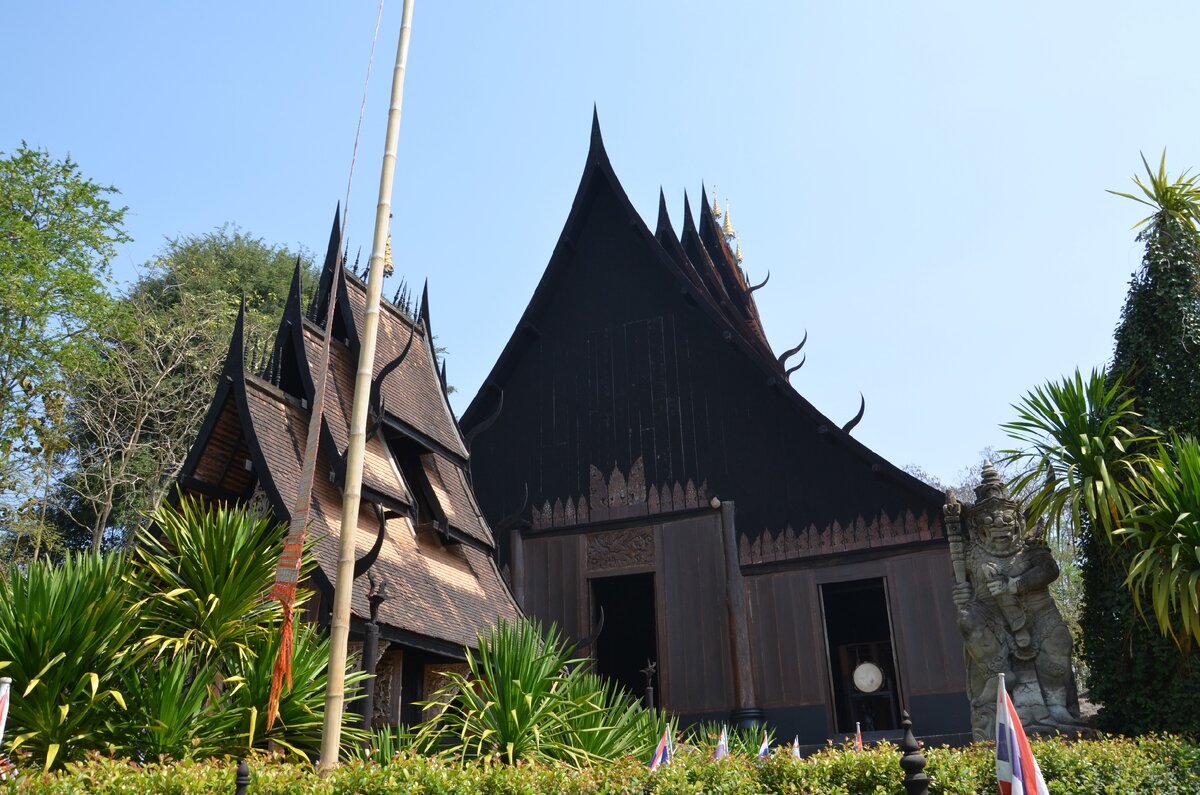 Черные дома в Чианг Рае. Фото автора.