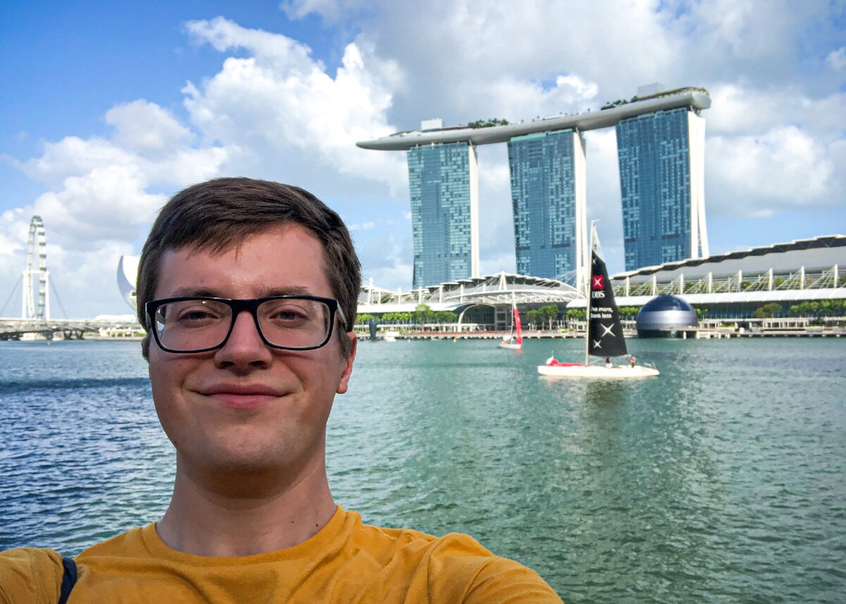 Это я в Сингапуре в начале 2020 года :)