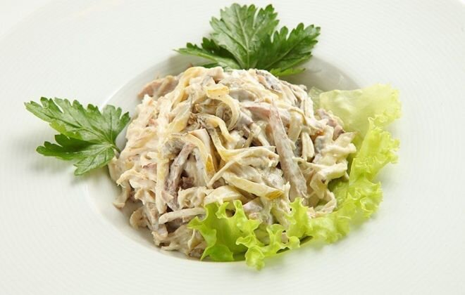 Салат с мясом и грибами 