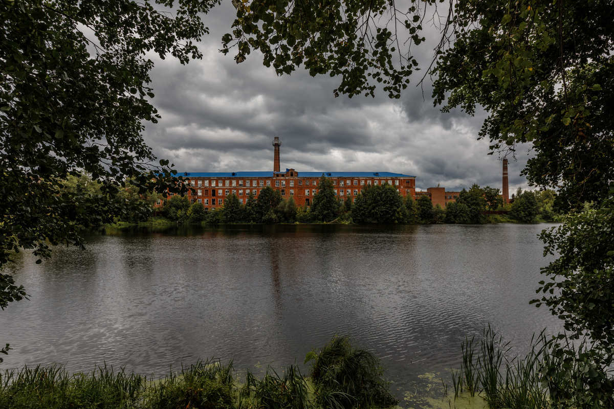фото с сайта visitivanovo.ru сделано до реконструкции сейчас набережная выглядит, как в парке Горького в Москве - только без велосипедов, самокатов и скейтбордов, которые норовят сбить вас с ног