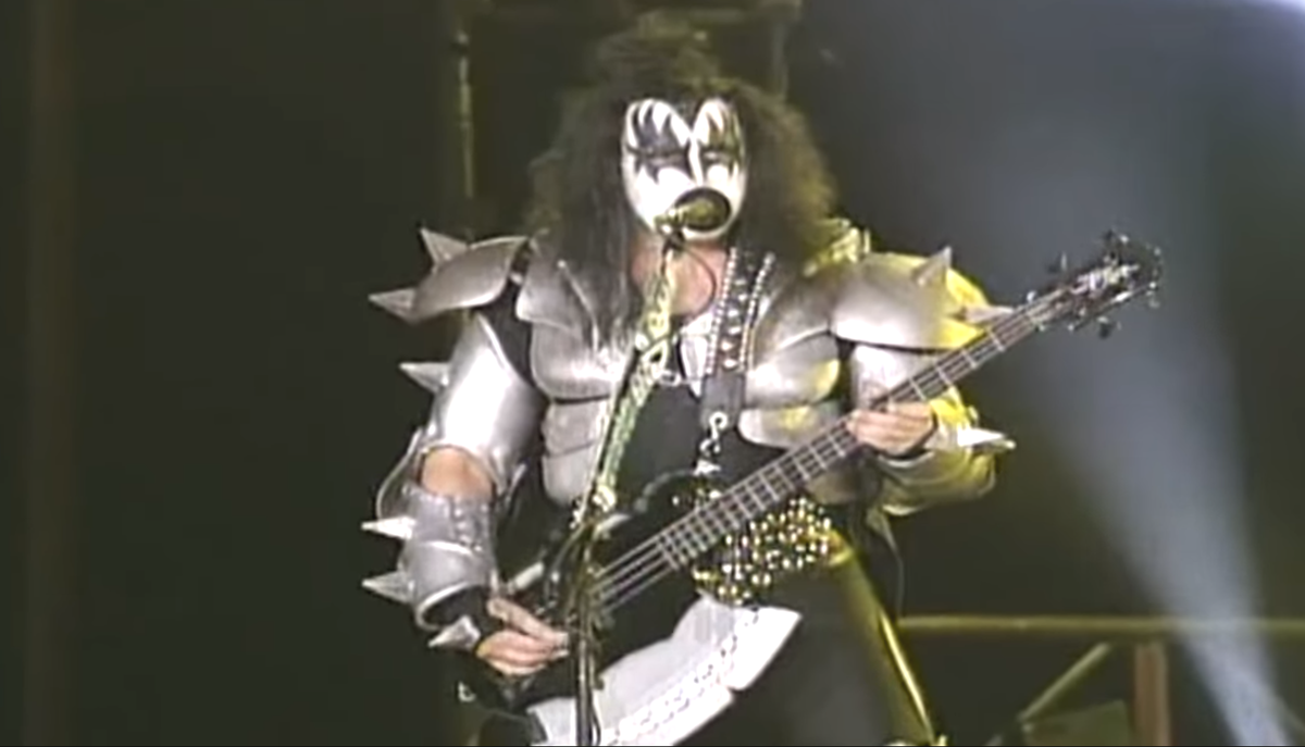 кадр из KISS - I Was Made For Lovin' You (Live At Dodger Stadium 1998)