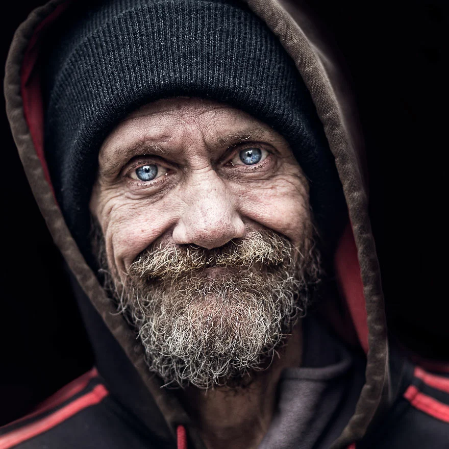Задумалась я над тем, что сегодня интересно работает логика у людей. Если ты преуспеваешь, то тебя воспринимают очень лояльно. Прощается масса мелких ошибок и прегрешений.