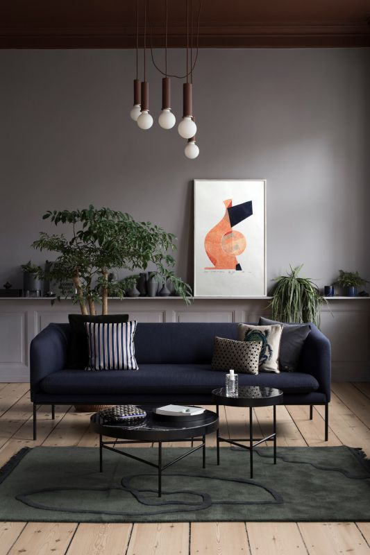 Картина "Птица"  Ольги Кожевниковой в интерьере гостиной