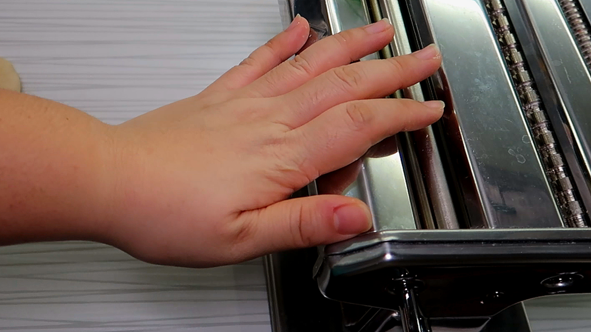 Тестораскаточная машинка