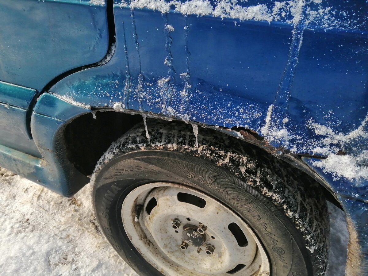 ВАЗ 2110 С рыжиками по кузову