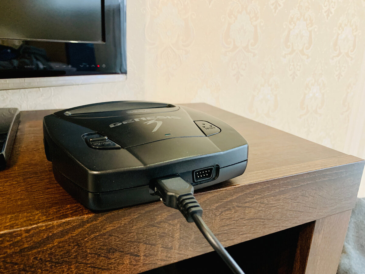 Моя SEGA. Совсем не такая, как у большинства. У всех был Mega Drive 2