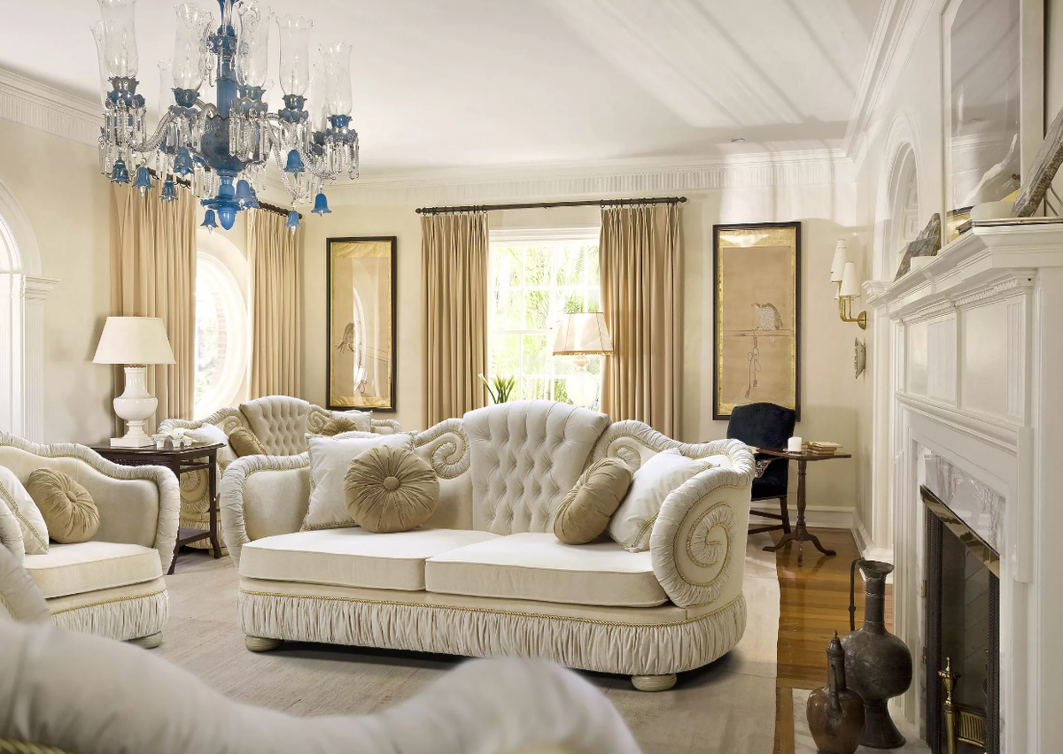 Этот диван той же фабрики наполнит гостиную романтикой времен Наполеона