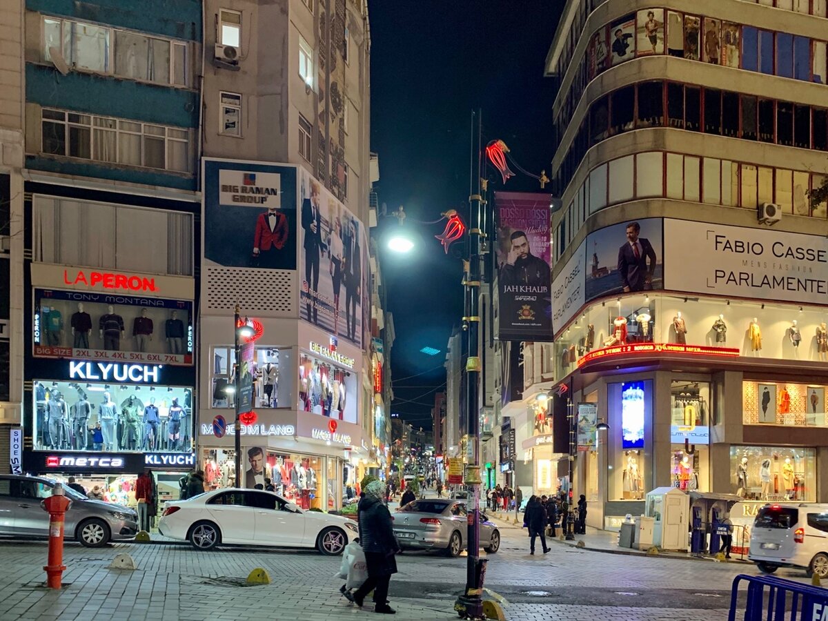 Как мы в Стамбуле куклу искали. Метро, ТЦ и синий McDonald’s. Много фото.