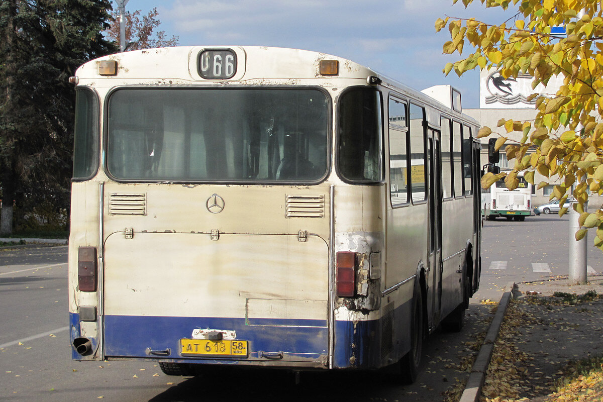Mercedes Benz O305 сзади. Источник фото: fotobus.msk.ru
