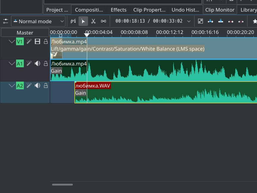 Первые две дорожки занял файл видео с телефона (формат mp4): видео и аудио. Дорожка ниже (формат WAV)- аудио с флешки.