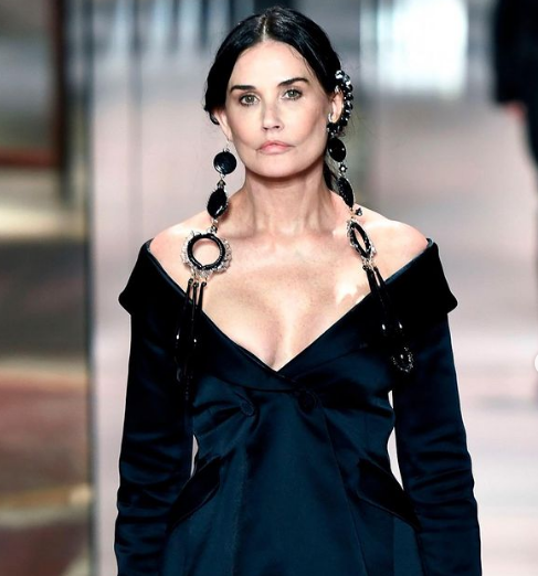 Деми Мур на Неделе Высокой моды в Париже / @marieclaireitalia / insragram