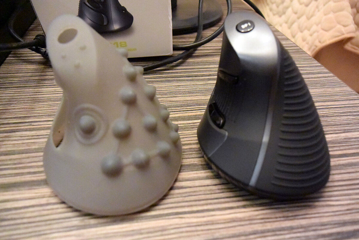 Но если кожух с неё снять - то она превращается в «обычную», на взгляд ничем особо не выделяющуюся, вертикальную мышь.