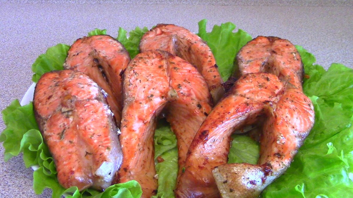 Здравствуйте дорогие подписчики и новые читатели!  Сегодня приготовила форель запеченную в духовке. Получилась сочной и вкусной. Нужно отметить ,что такую вкусную рыбу не возможно испортить.