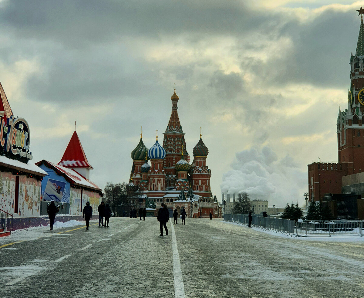 Сегодня мы с вами окажемся внутри самого известного собора России и полюбуемся его интерьерами. А ещё я расскажу вам много интересного о нём, возможно, вы этого не знали!